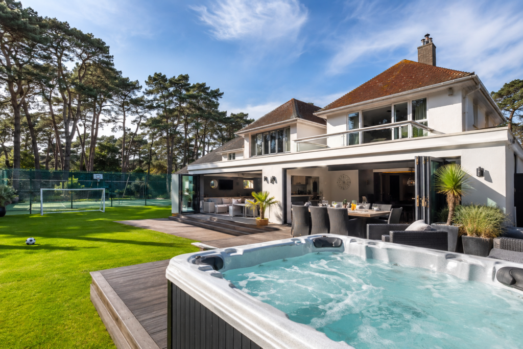 Compton Villa Poole: A Luxury Coastal Stay in Canford Cliffs